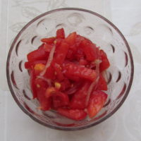 Čerstvý paradajkový šalát